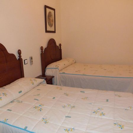Hostal Restaurante Las Canteras Pedrera Luaran gambar