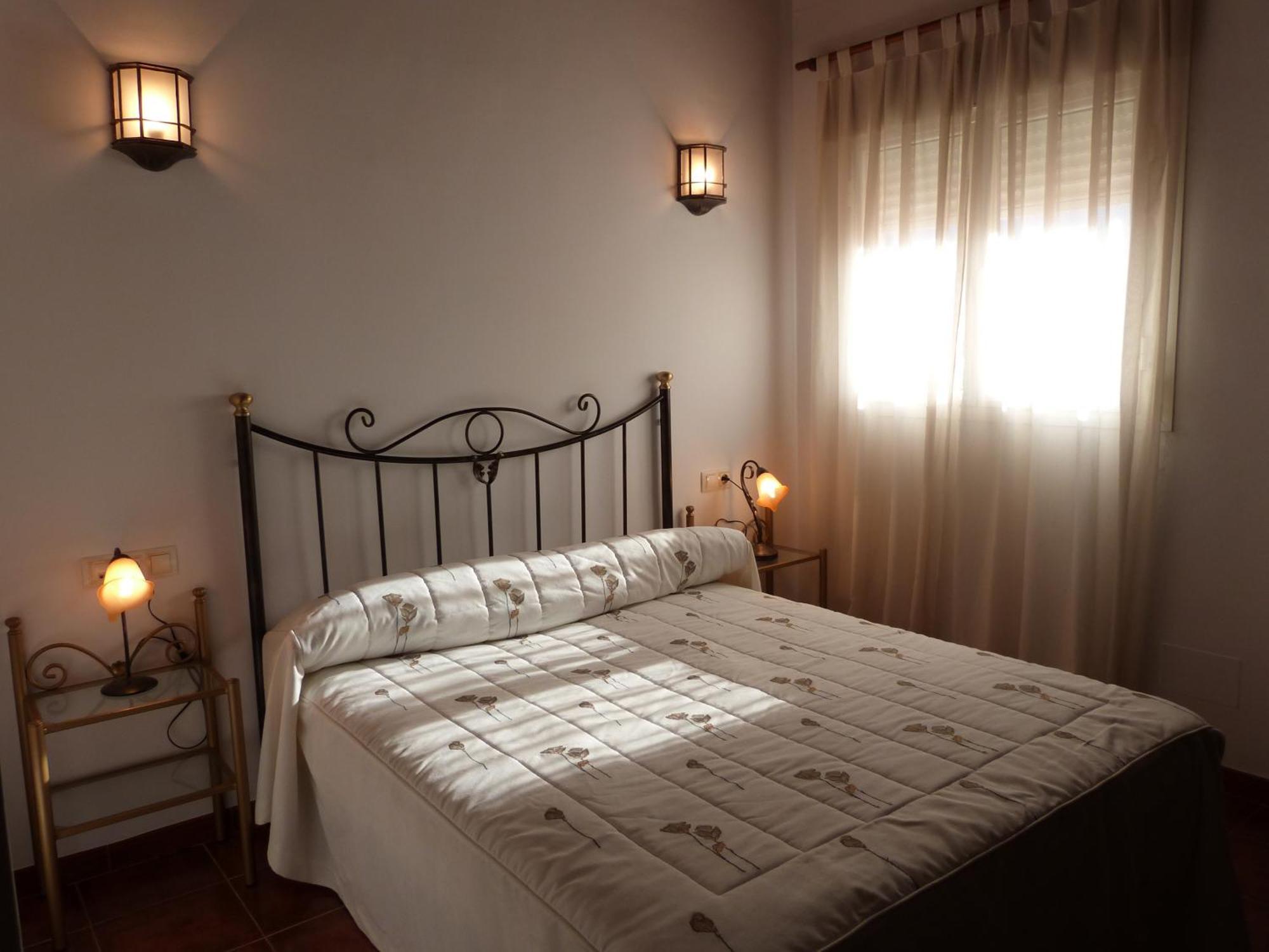 Hostal Restaurante Las Canteras Pedrera Luaran gambar