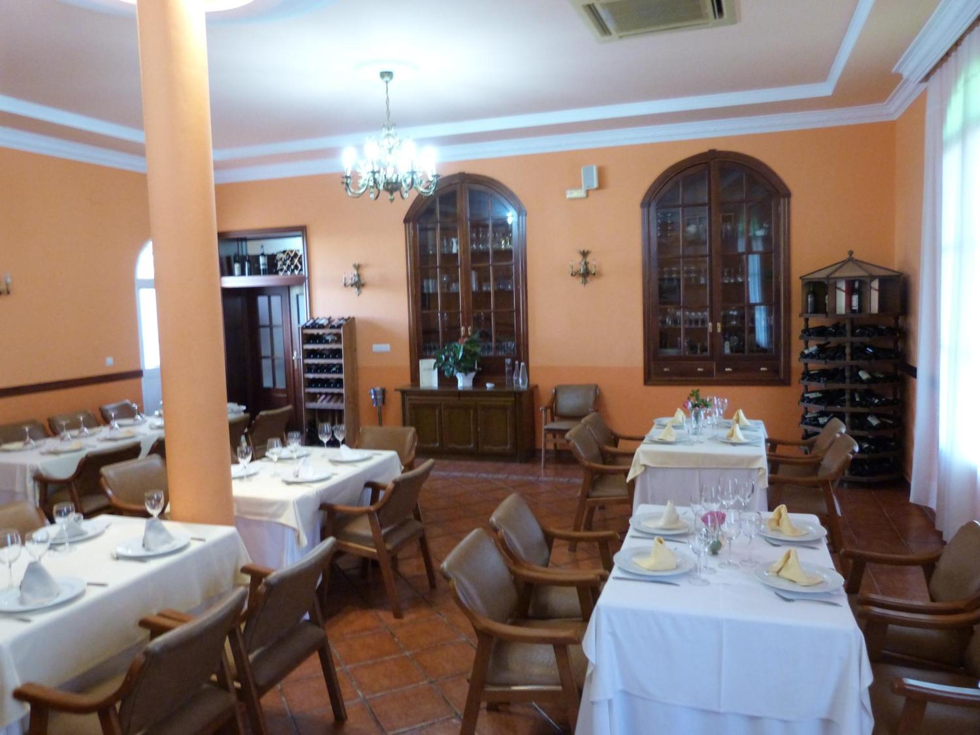Hostal Restaurante Las Canteras Pedrera Luaran gambar