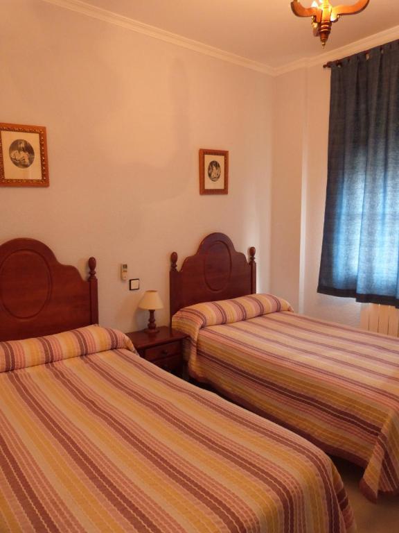 Hostal Restaurante Las Canteras Pedrera Bilik gambar
